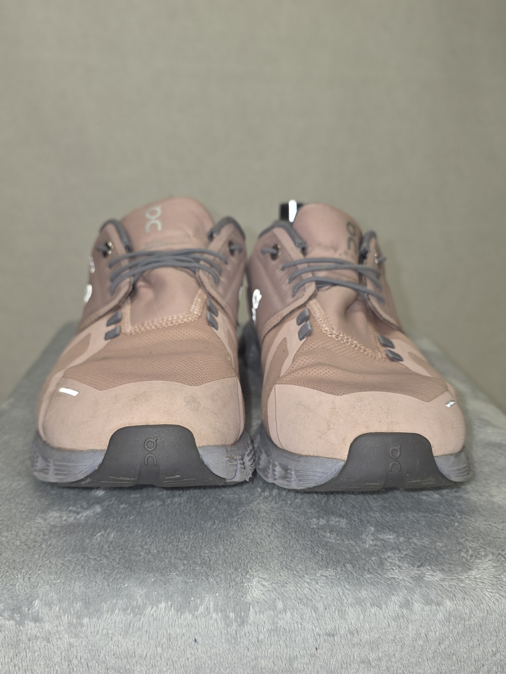 On Running Women’s Cloudrush Running Shoes in Dusty Rose and Gray #76 - Picture 2 of 7